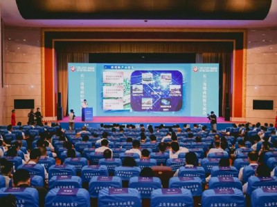 中天智汇安装总经理郭嵩参加长三角楚商经贸交流会并受到湖北省委常委宁咏接见
