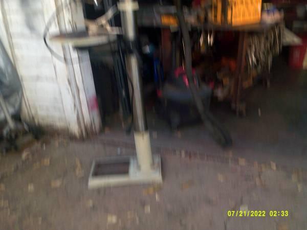 tool shop 16 speed floor mounted drill press.jpg