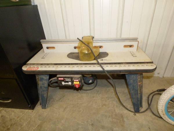 RYOBI ROUTER TABLE WITH BOSCH ROUTER.jpg