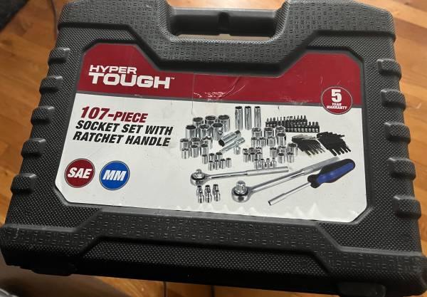 Hyper Tough SAE and Metric Socket Set with Ratchet Handle 106 Piece.jpg
