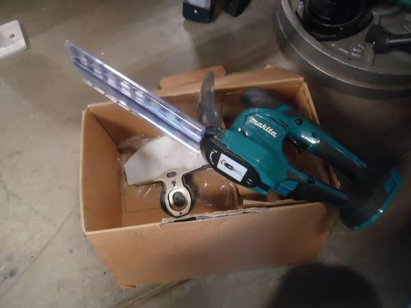 Makita Cordless Hedge Trimmer Grass Shear with 2 Blades.jpg