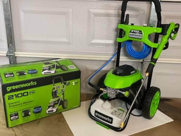 BRAND NEW Greenworks 2100 PSI Cold Water Electric Pressure Washer.jpg
