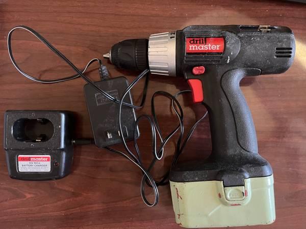 Working drill master cordless drill with charger.jpg