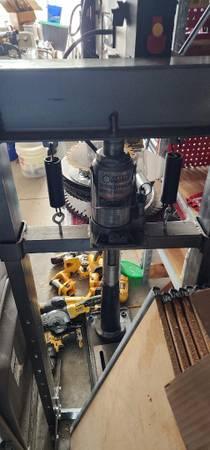 hydraulic press.jpg
