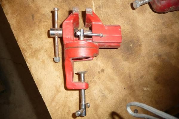 small un-named clamp-on bench vise.jpg
