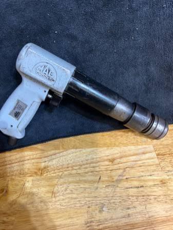Mac Tools made in the USA AH550 Long barrel quick release air hammer.jpg