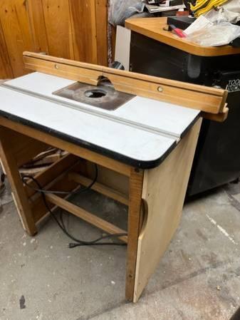 Router table with router.jpg